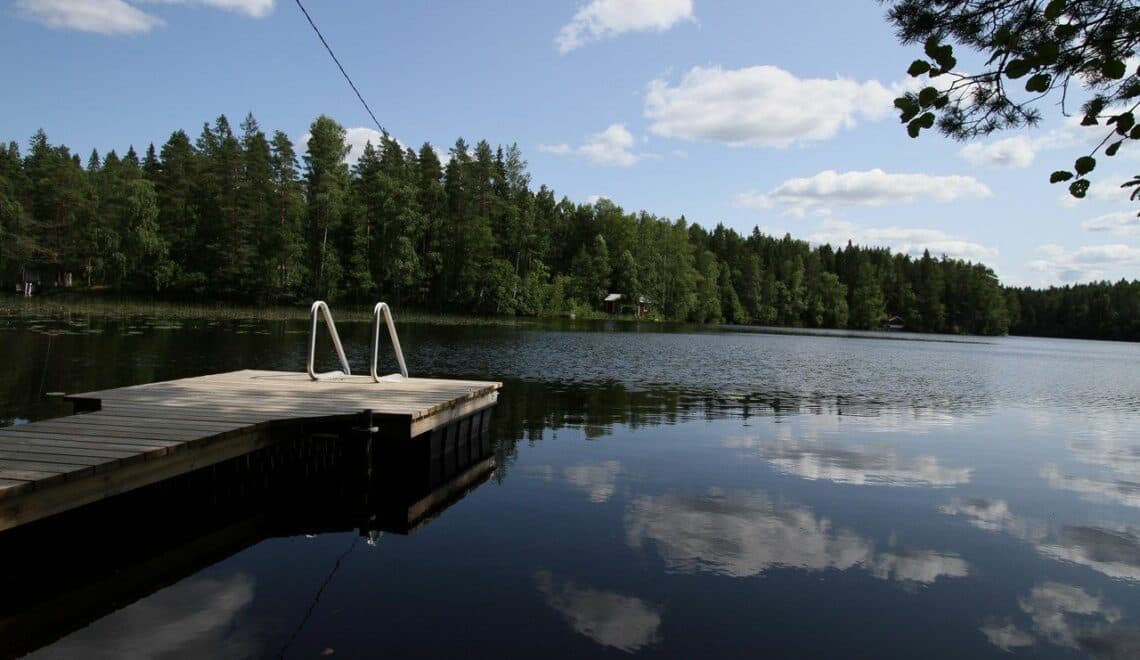 Happens - Hawkhill Villa Taavetti hirsihuvila järvimaisema