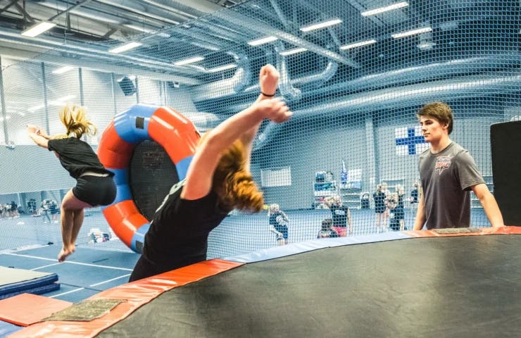 Happens Skillz Gym - Akrobatia- ja temppuilupaketit