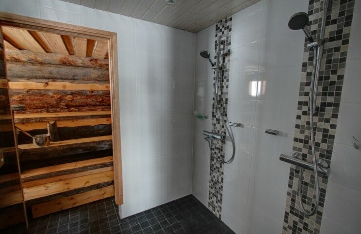 Happens - Hawkhill Villa Taavetti hirsihuvila suihku ja sauna